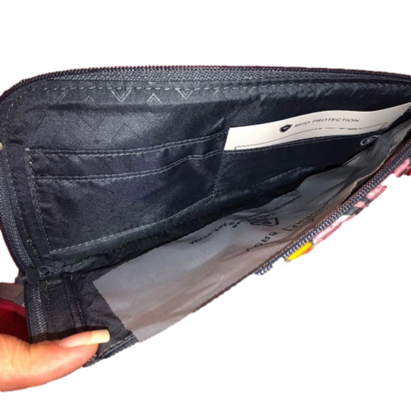 NWT Vera Bradley Coastal
Paradise Floral RFID Tech Wristlet - Picture 4 of 4